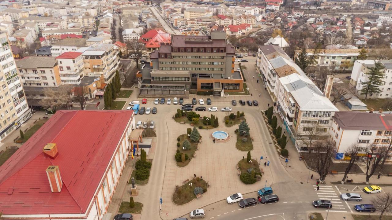 Hotel Central Pascani Bagian luar foto