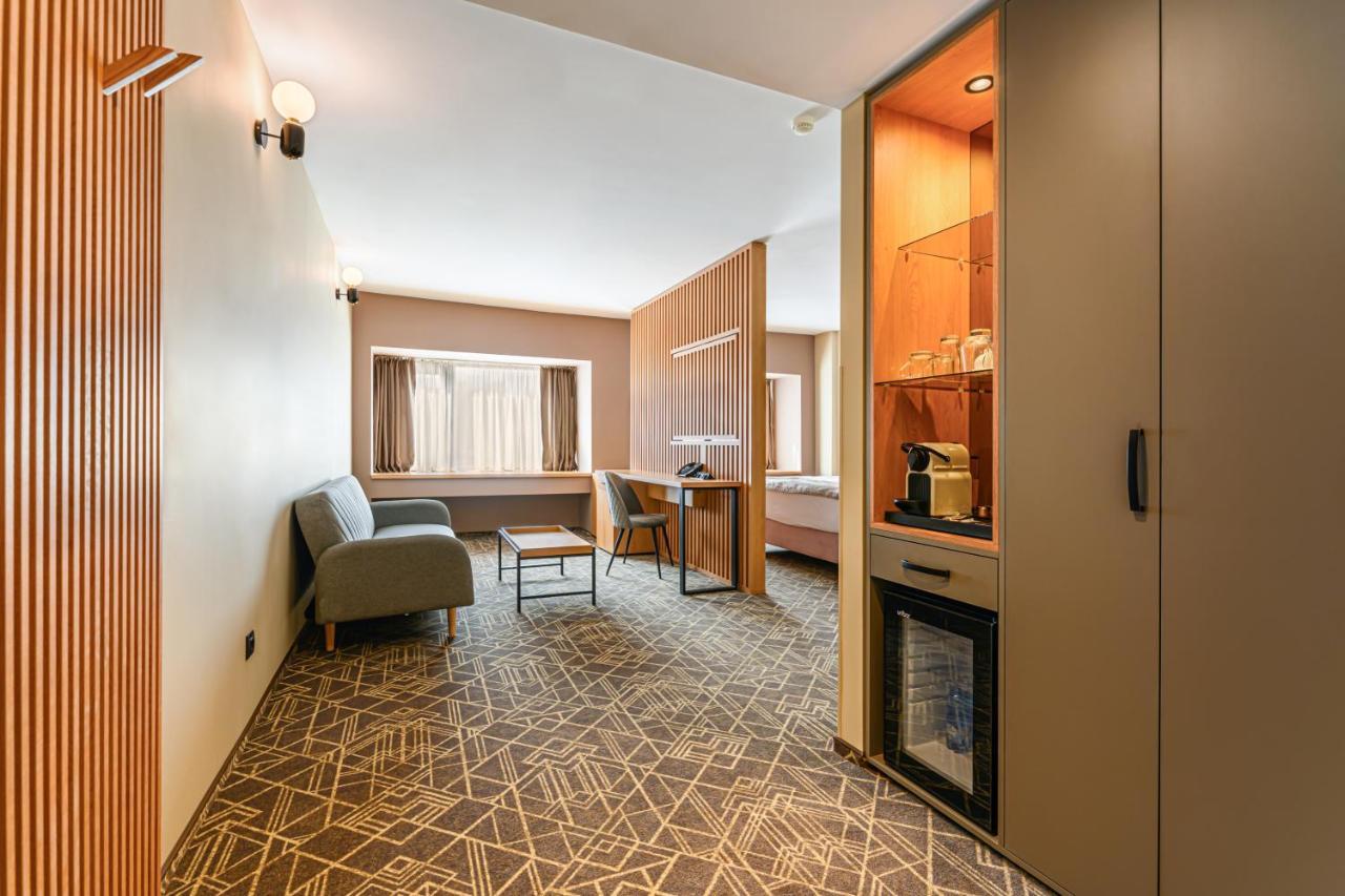 Hotel Central Pascani Bagian luar foto