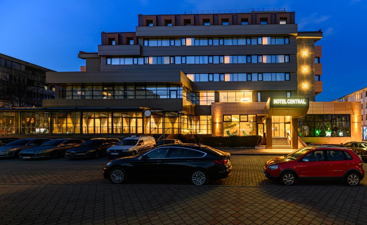 Hotel Central Pascani Bagian luar foto