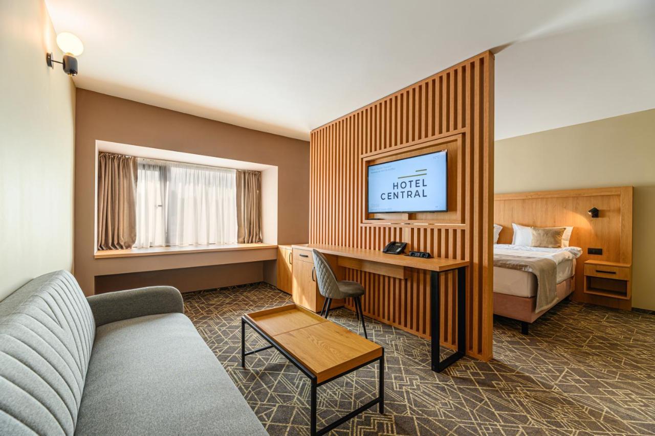 Hotel Central Pascani Bagian luar foto