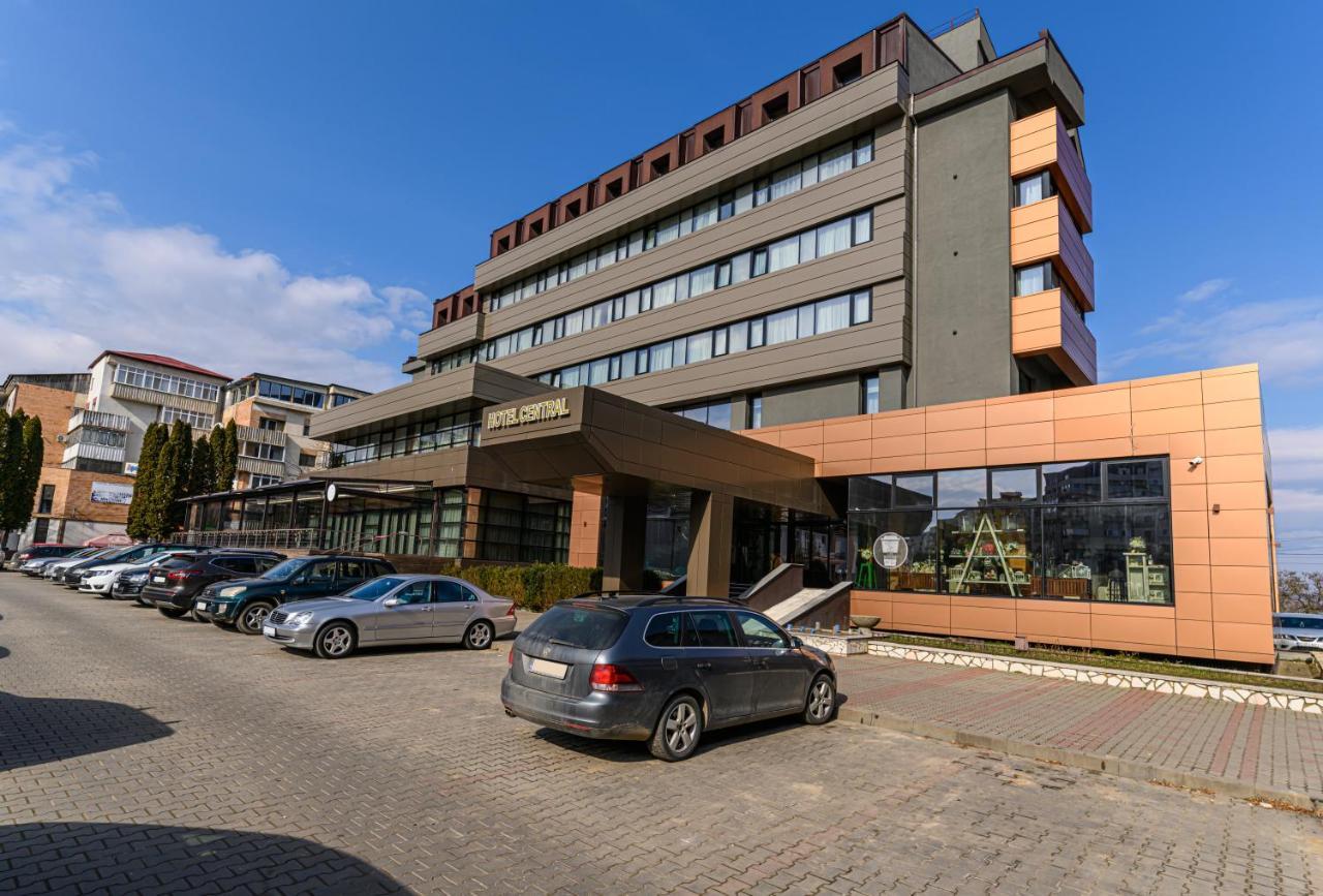 Hotel Central Pascani Bagian luar foto