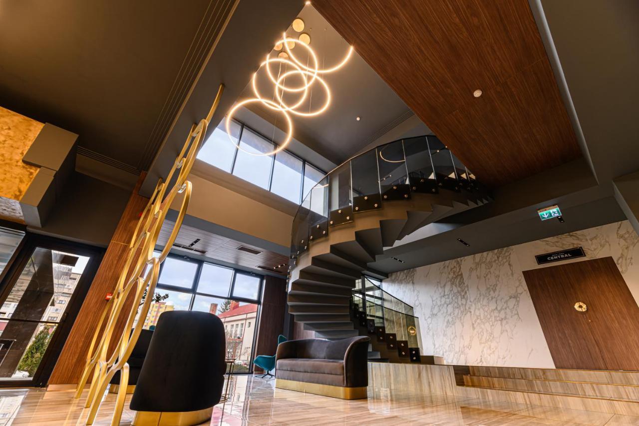 Hotel Central Pascani Bagian luar foto